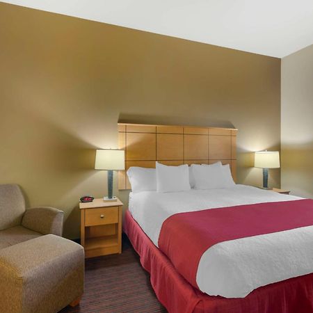 Best Western Golden Prairie Inn And Suites Sidney Esterno foto