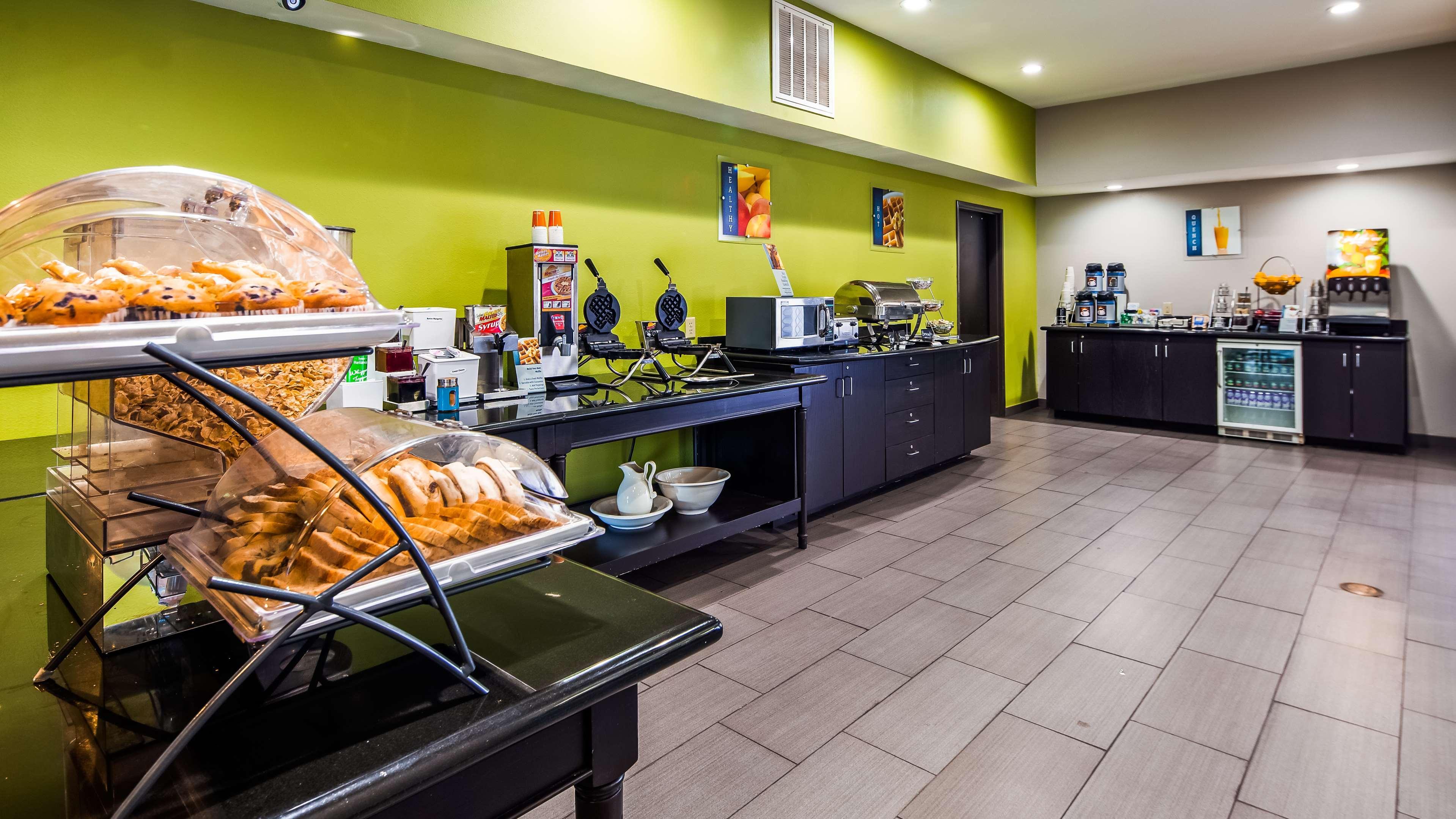 Best Western Golden Prairie Inn And Suites Sidney Esterno foto