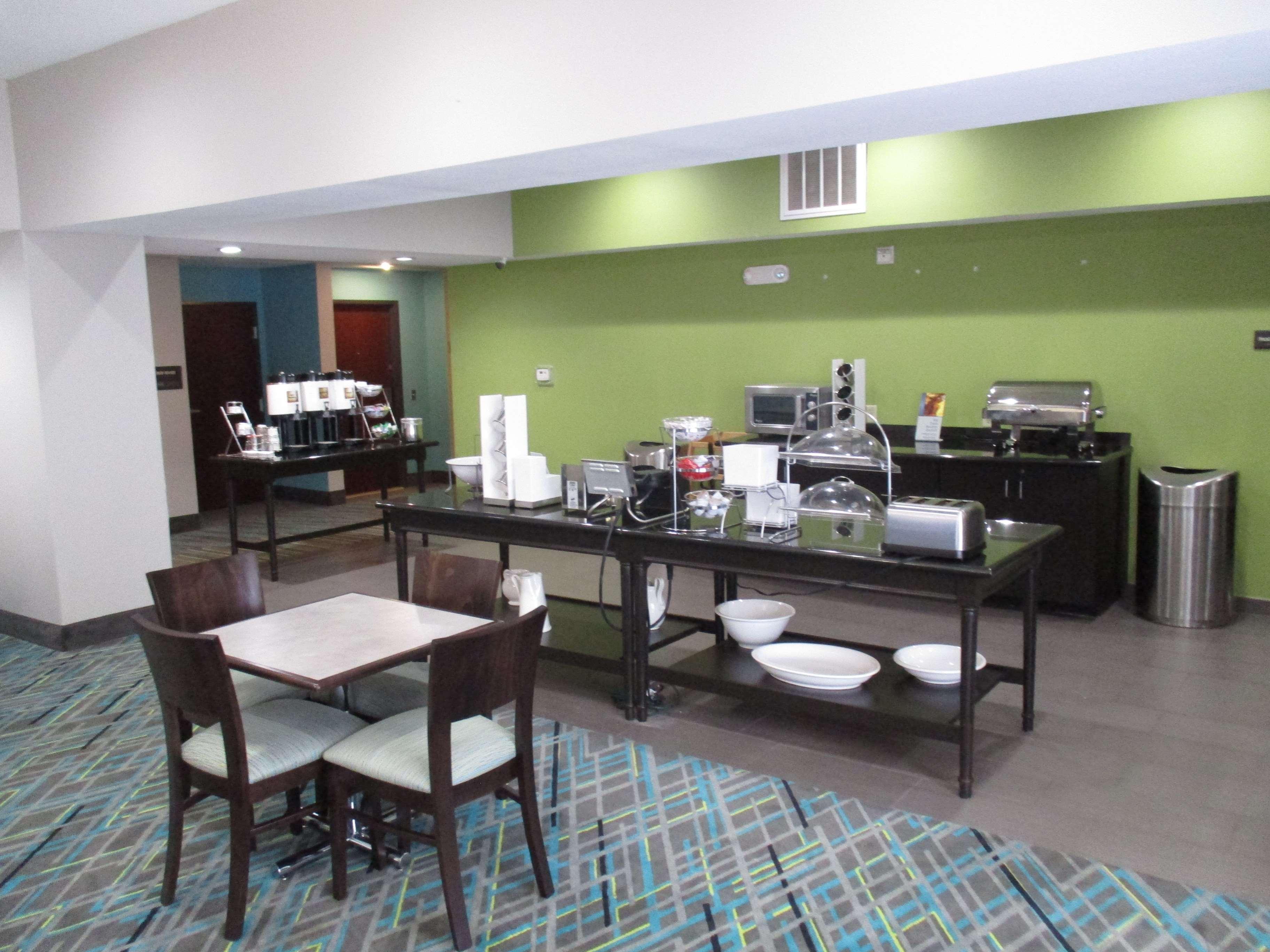 Best Western Golden Prairie Inn And Suites Sidney Esterno foto