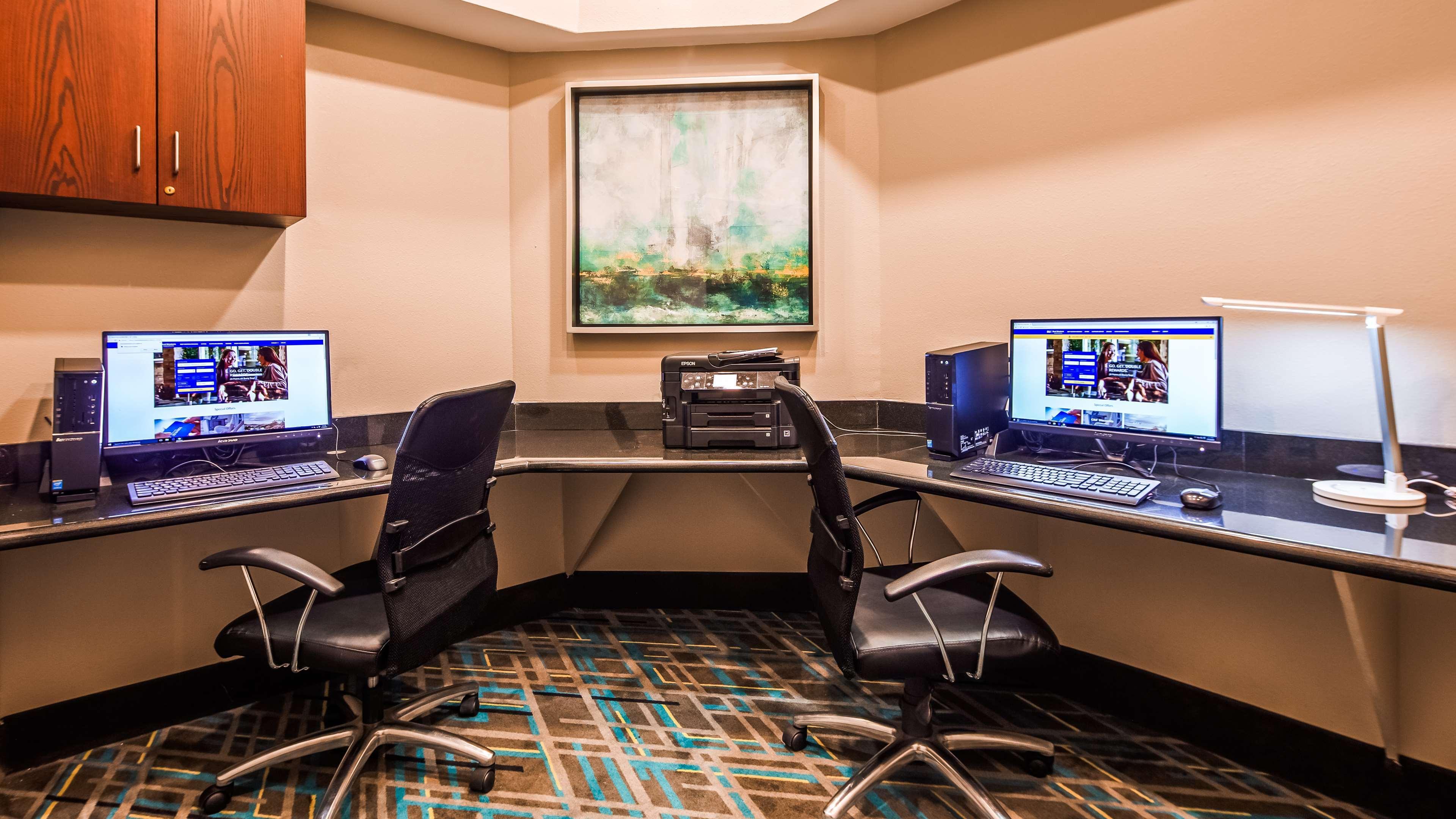 Best Western Golden Prairie Inn And Suites Sidney Esterno foto
