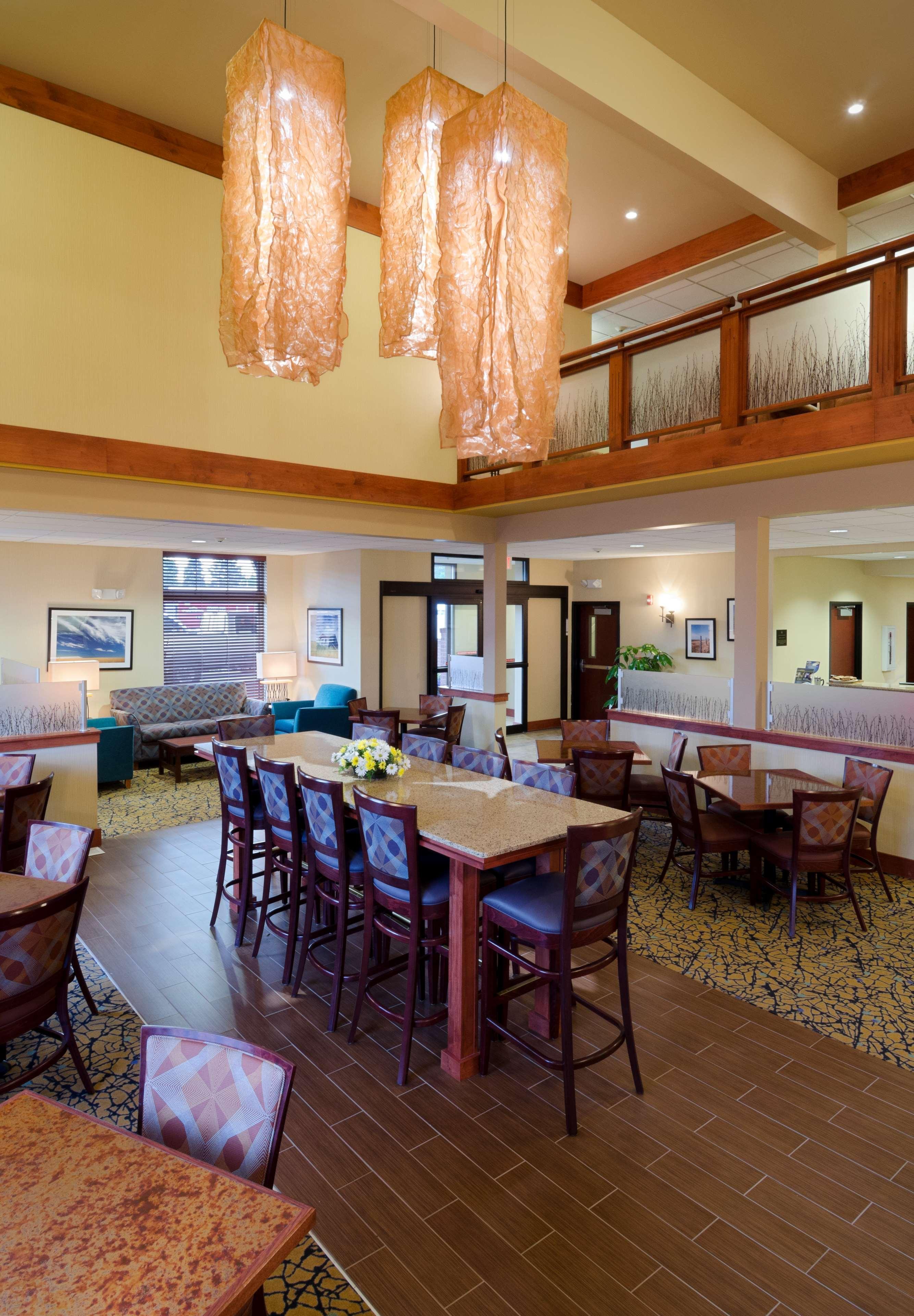Best Western Golden Prairie Inn And Suites Sidney Esterno foto