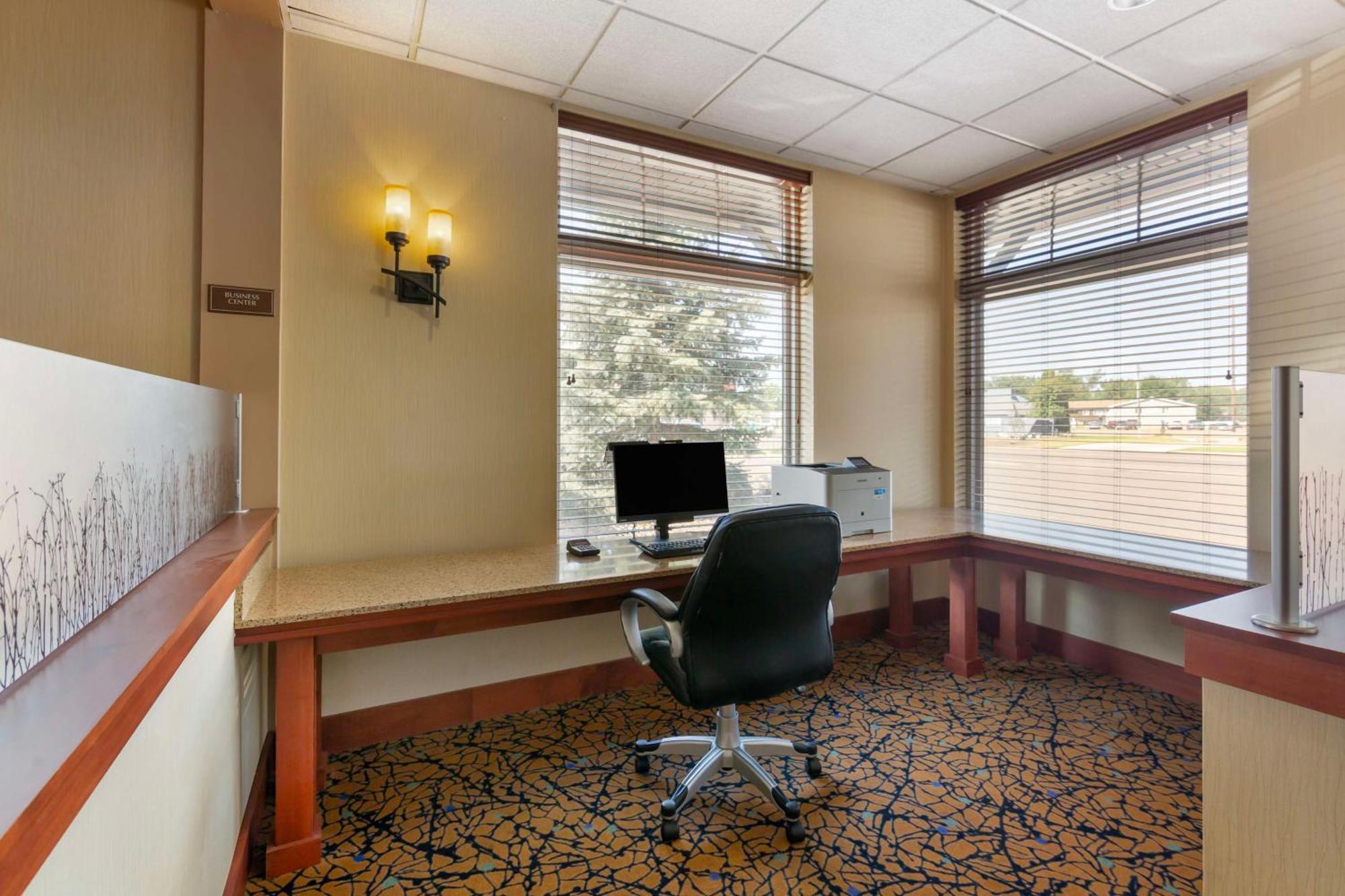 Best Western Golden Prairie Inn And Suites Sidney Esterno foto