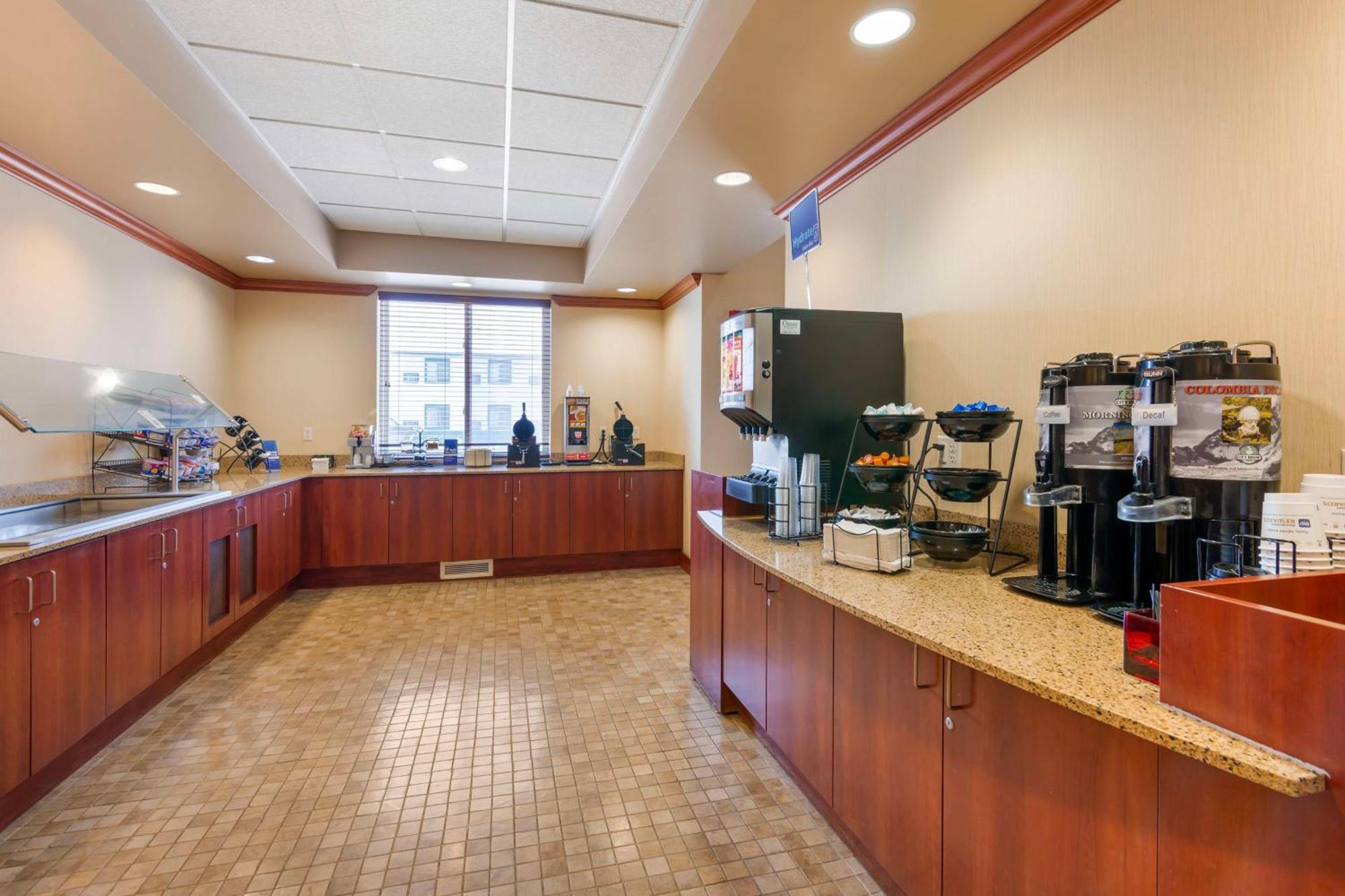 Best Western Golden Prairie Inn And Suites Sidney Esterno foto