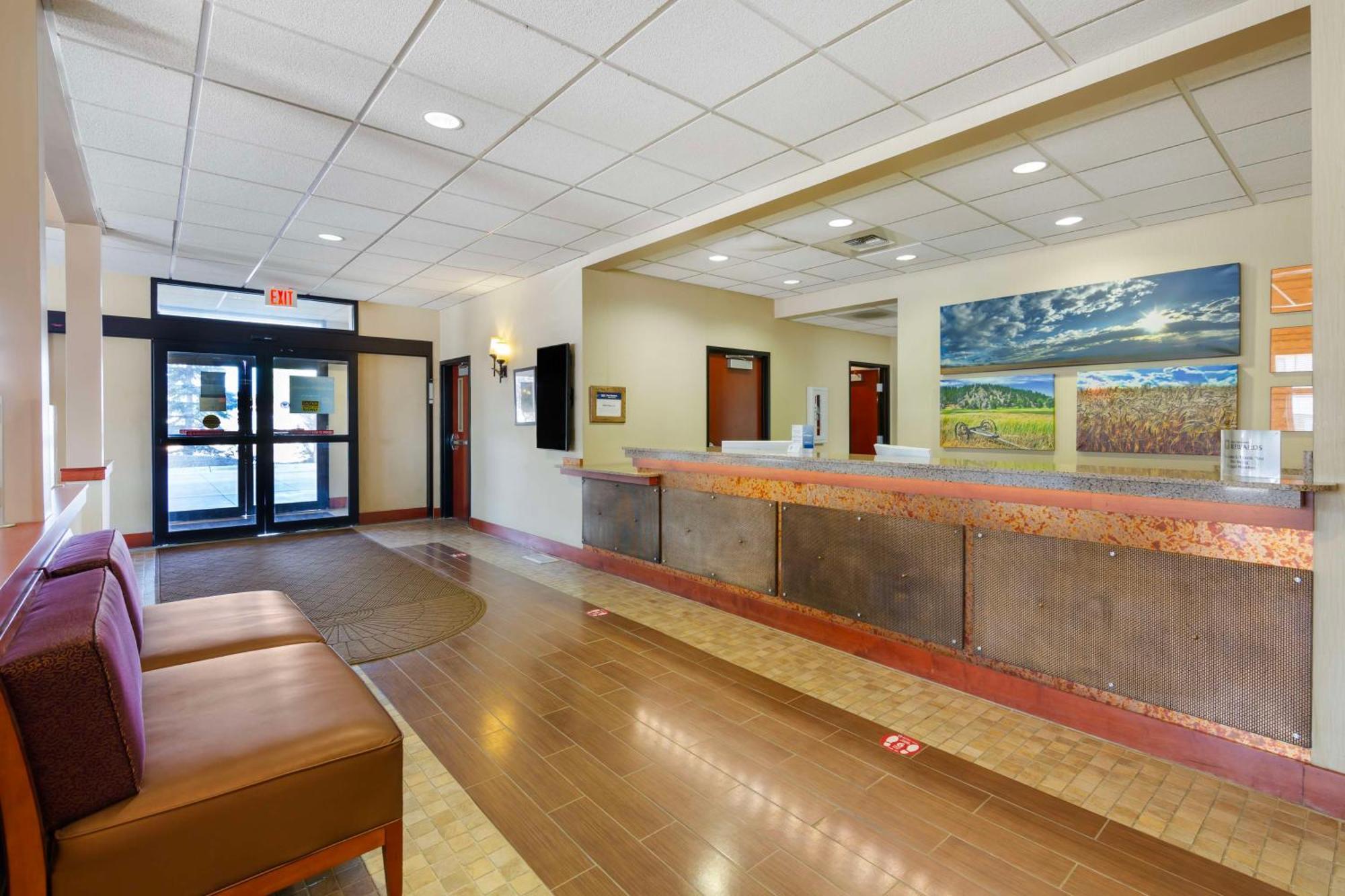 Best Western Golden Prairie Inn And Suites Sidney Esterno foto