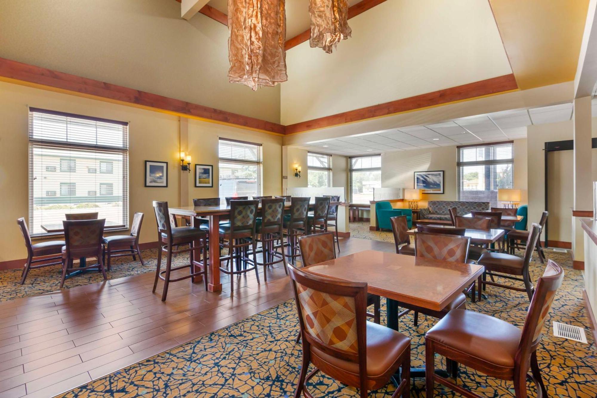 Best Western Golden Prairie Inn And Suites Sidney Esterno foto