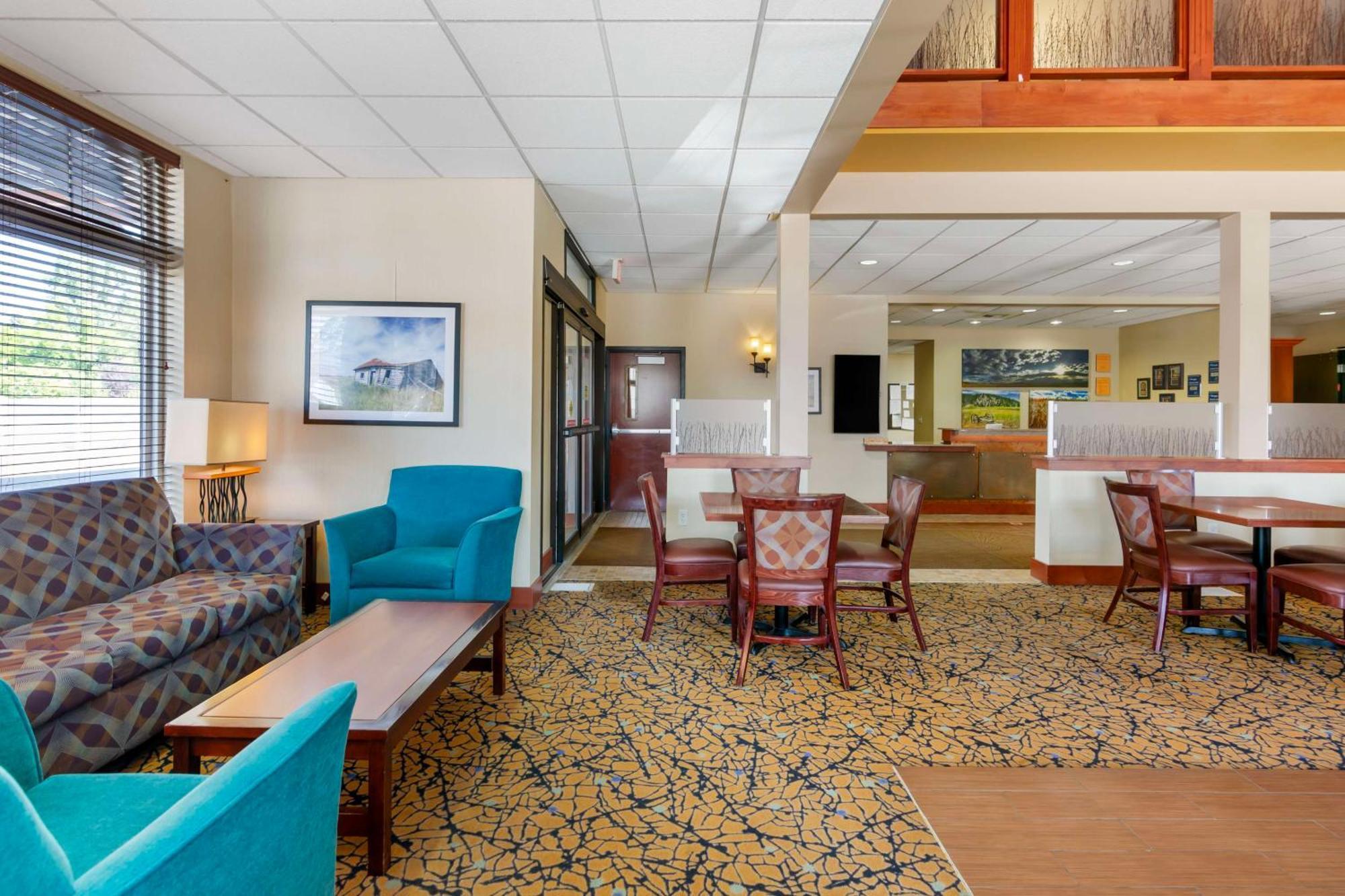 Best Western Golden Prairie Inn And Suites Sidney Esterno foto